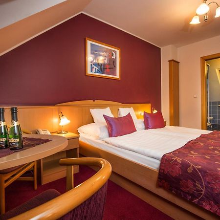 Hotel Kalvaria 기오르 외부 사진