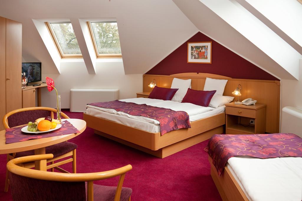 Hotel Kalvaria 기오르 객실 사진
